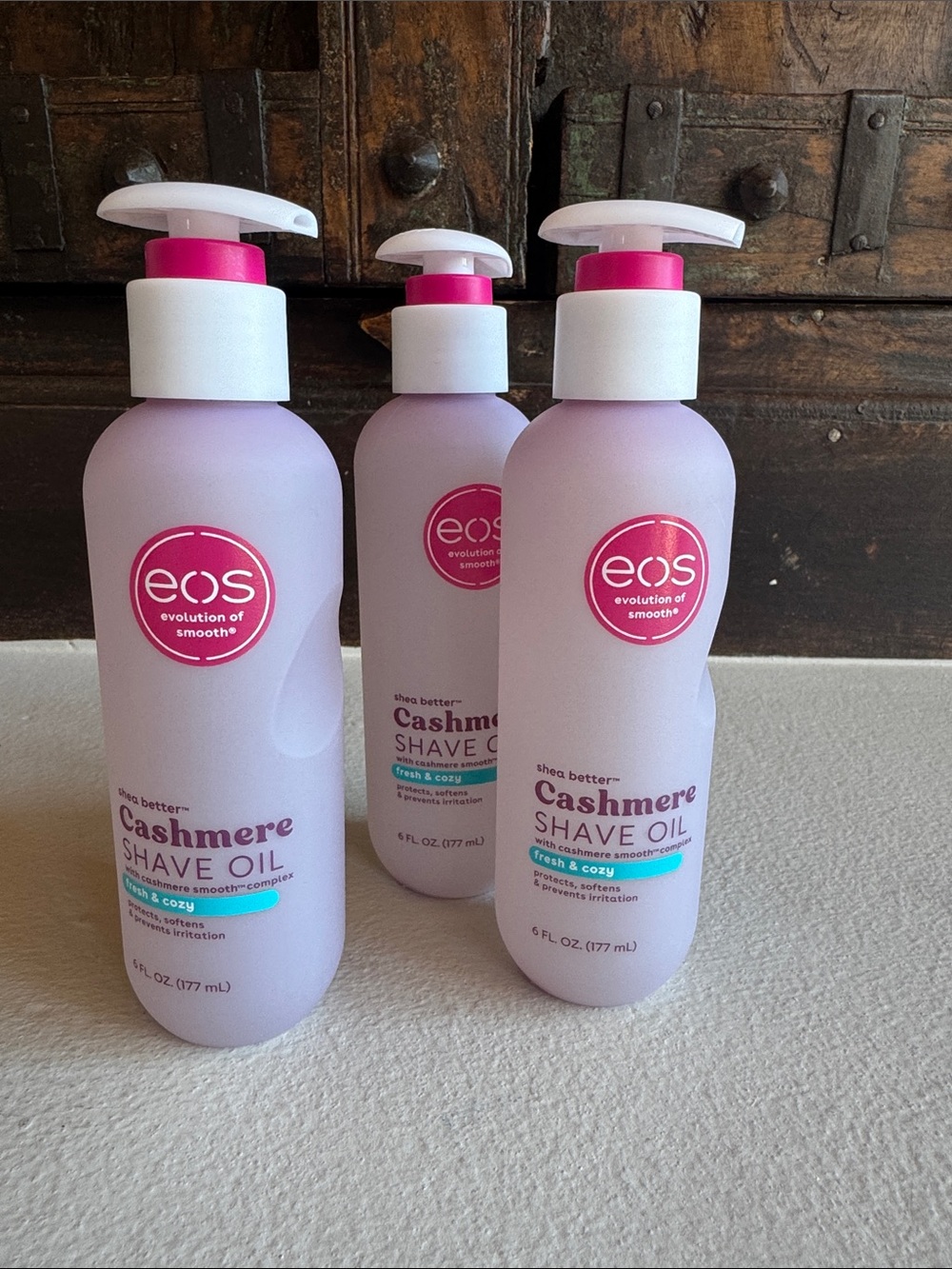 EOS Cashmere Shave Oil Fresh and cozy scent - Picture 4 of 5